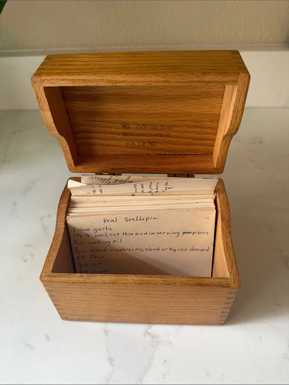 Vintage Wooden Recipe Box 60’s with handwritten recipes